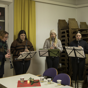 Adventkranzsegnung und Braunauer Adventcafé