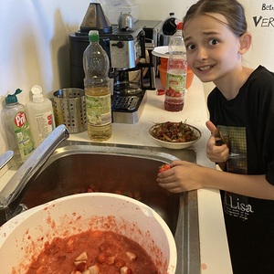 Eine fleißige Beeren-Hilfe