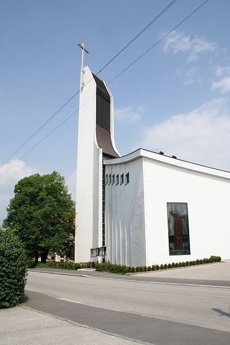 Kirche Linz - St. Konrad von aussen / Dekanatssekretariat Region Linz Kirche Linz - St. Konrad von aussen