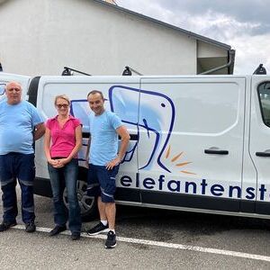 Patricia koordiniert die externen Firmen.